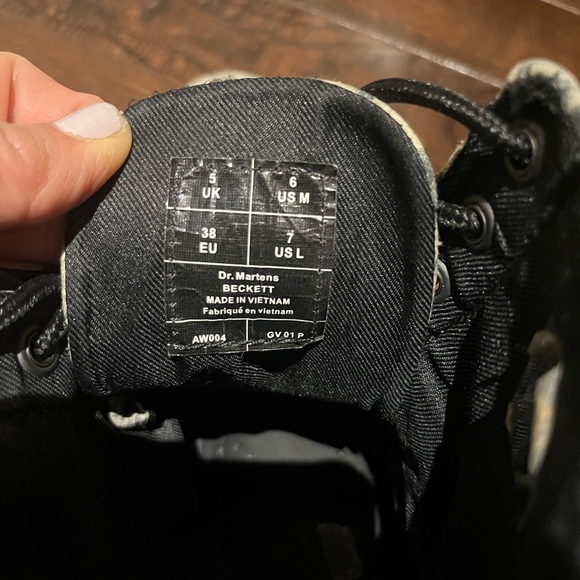 COPY - Dr Martens Beckett Skull and Rose Print Fine Canvas 8eye Boots - size 7 - Picture 8 of 13